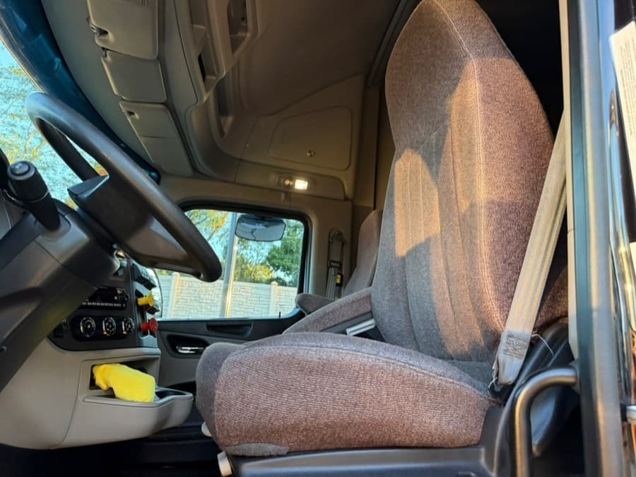 2023 Peterbilt 579