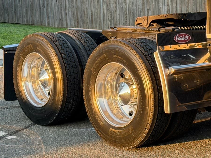 2023 Peterbilt 579