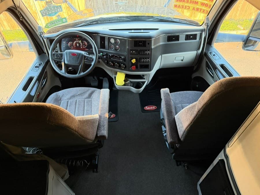 2023 Peterbilt 579