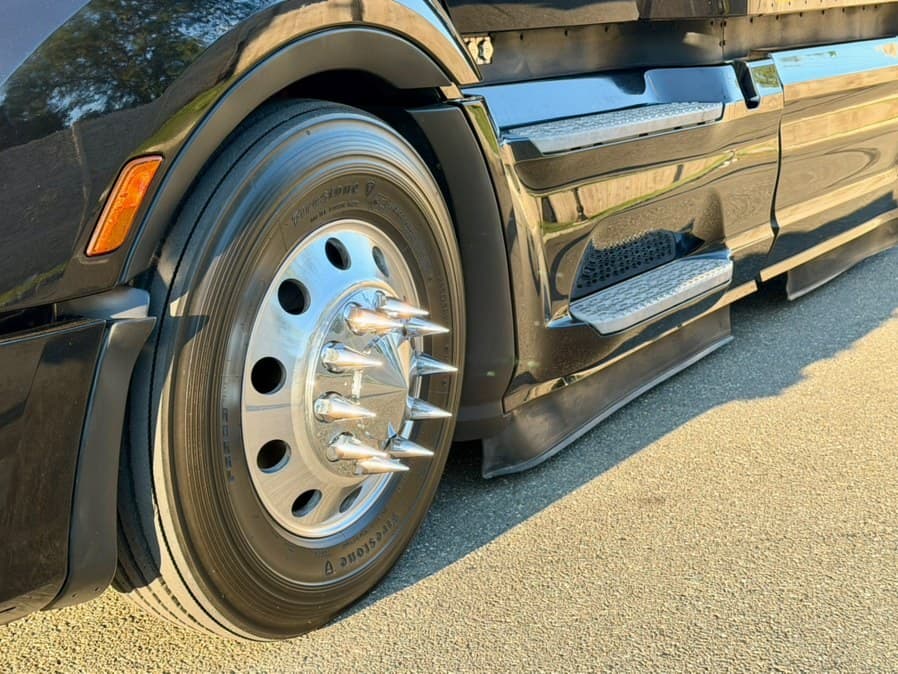 2023 Peterbilt 579