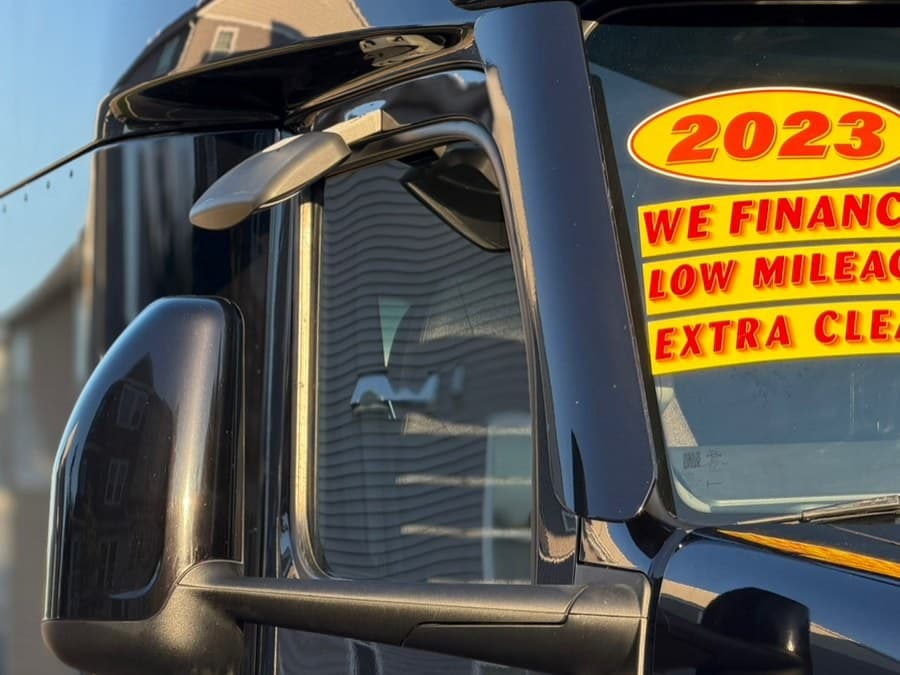 2023 Peterbilt 579