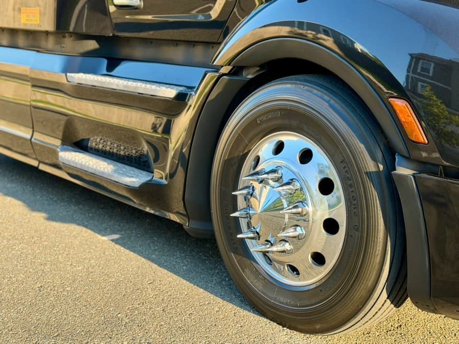 2023 Peterbilt 579