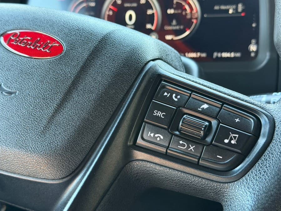 2023 Peterbilt 579