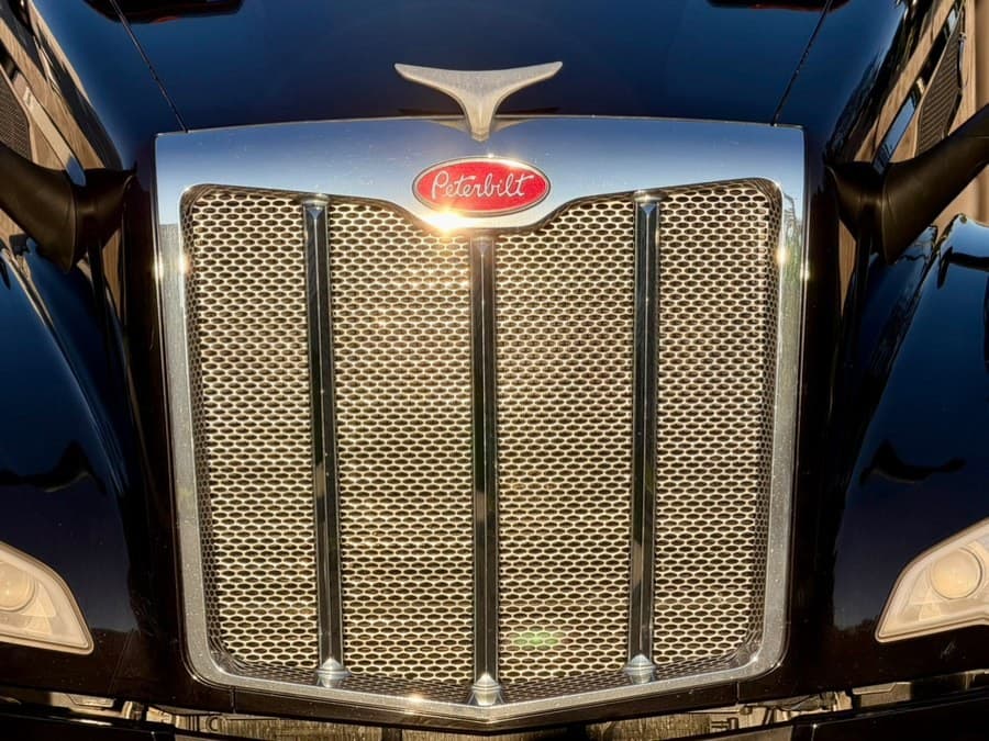 2023 Peterbilt 579