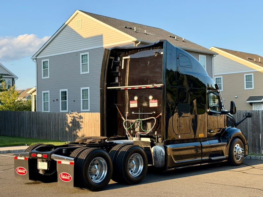 2023 Peterbilt 579