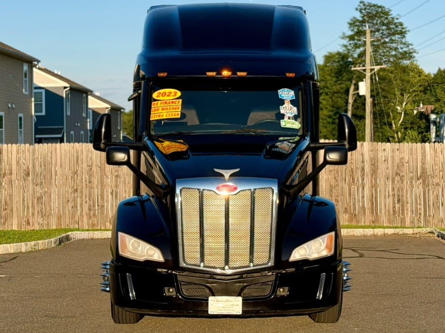 2023 Peterbilt 579