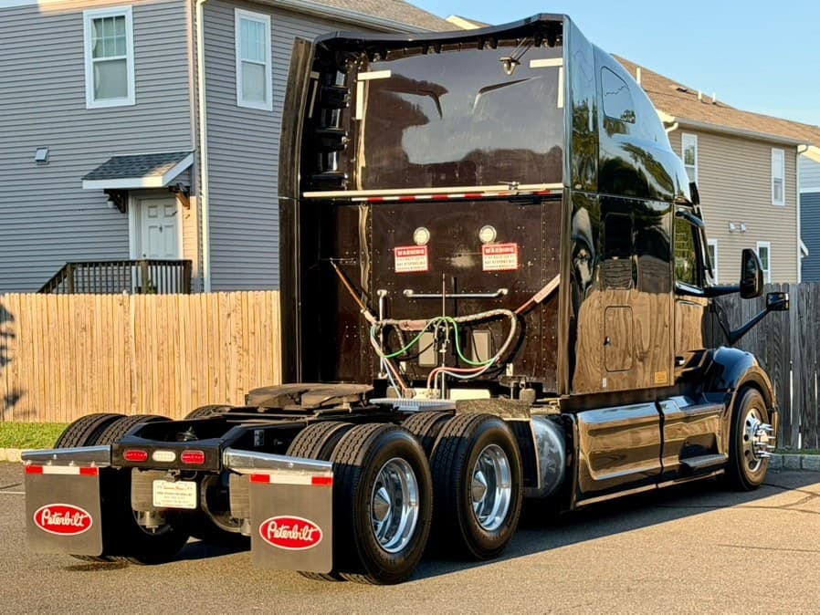 2023 Peterbilt 579