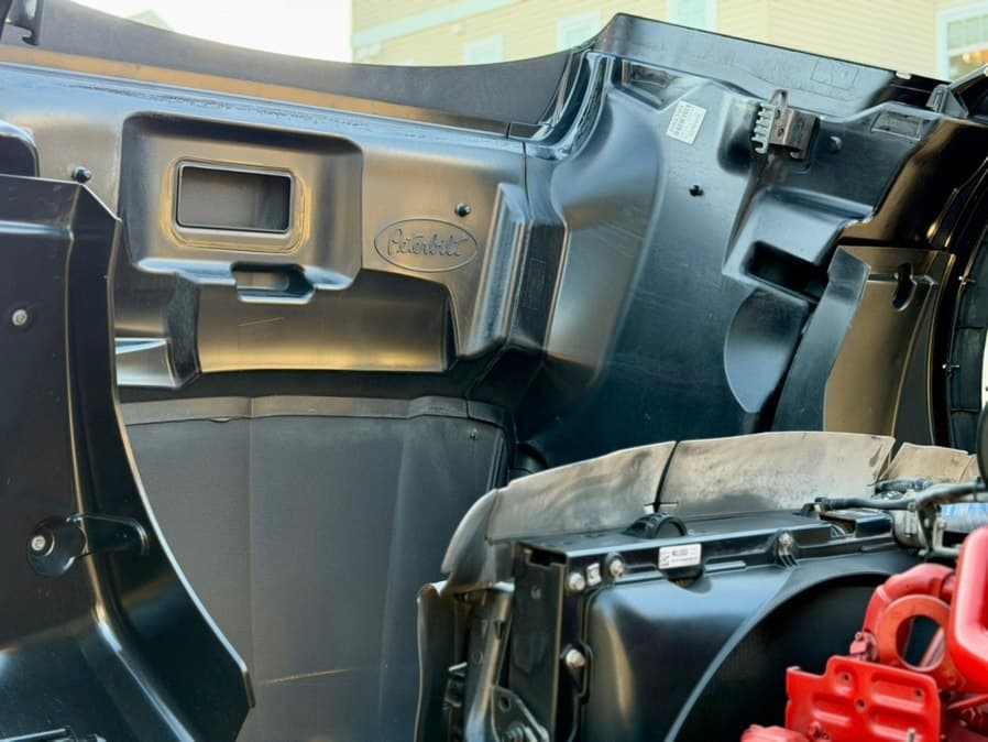 2023 Peterbilt 579