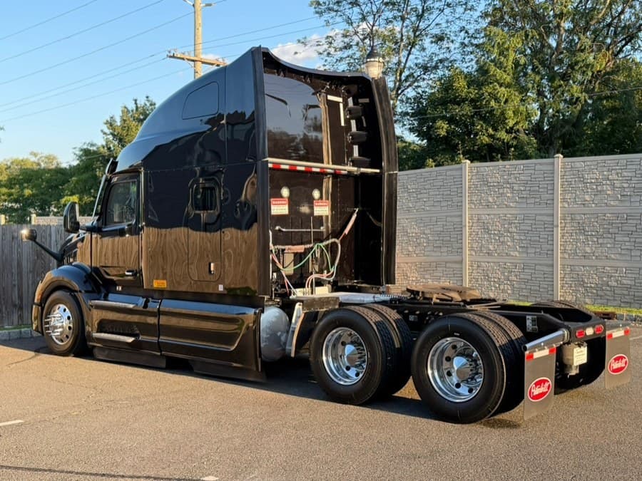 2023 Peterbilt 579