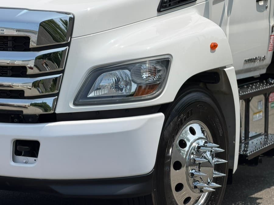 2023 HINO L6