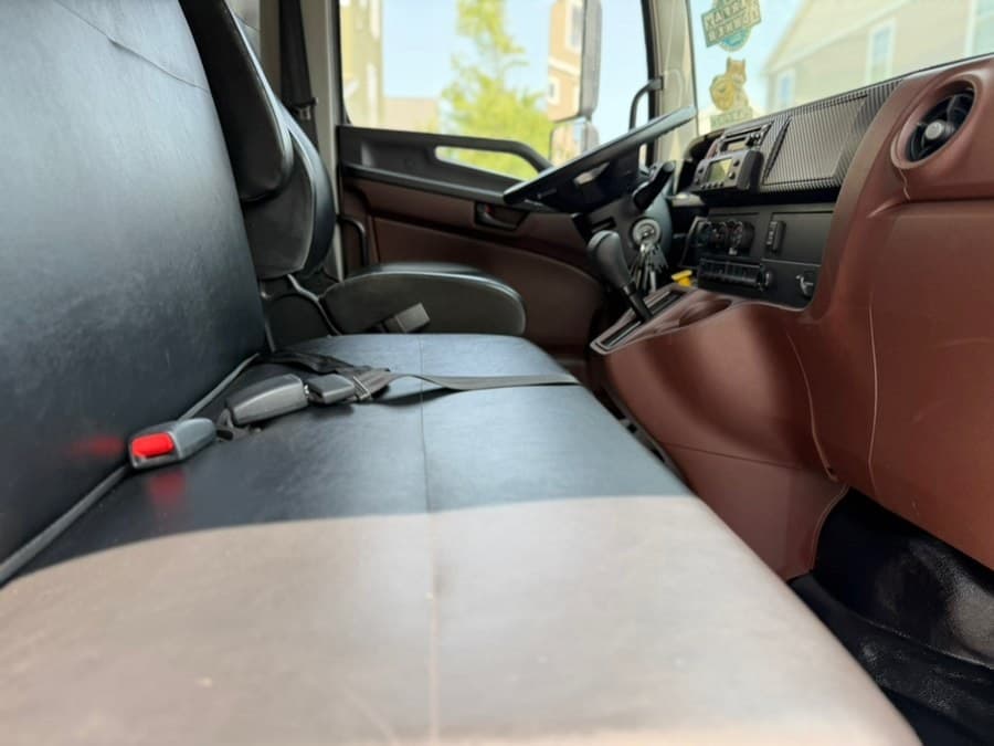2023 HINO L6