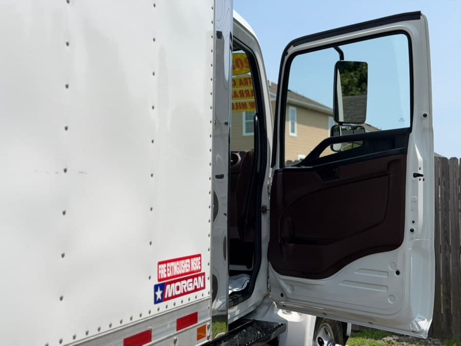 2023 HINO L6