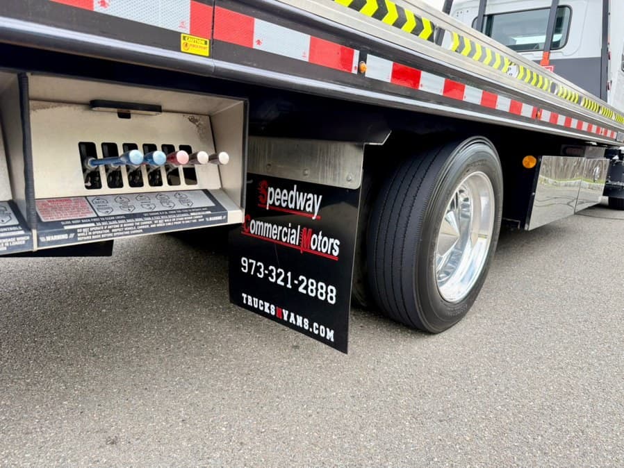 2023 HINO L6