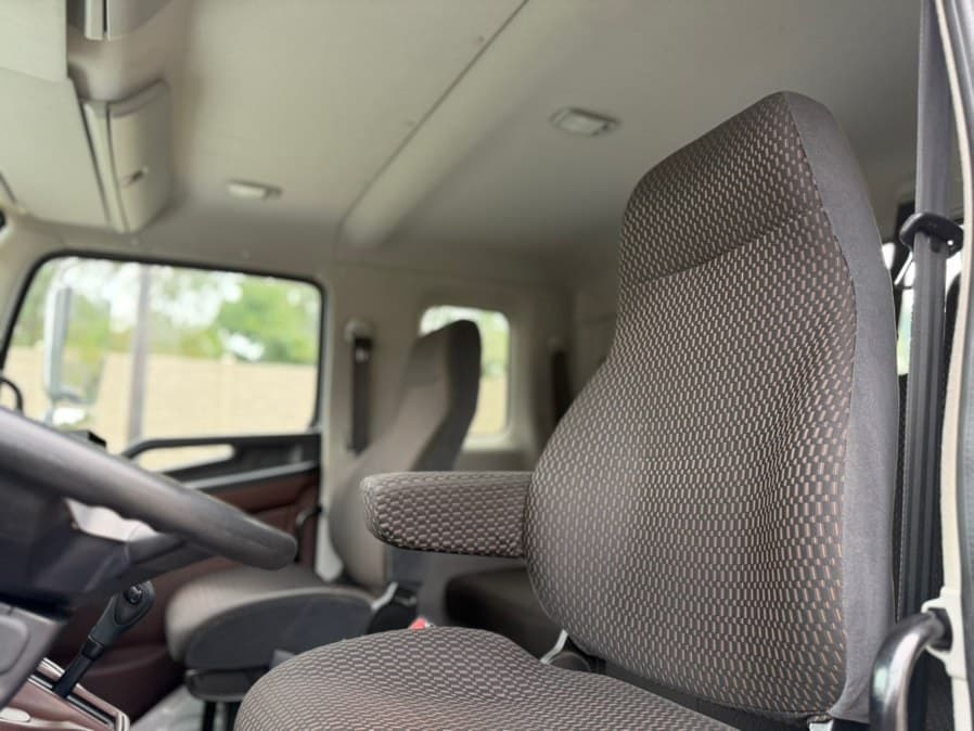 2023 HINO L6