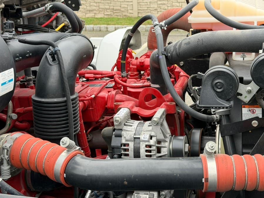 2023 HINO L6
