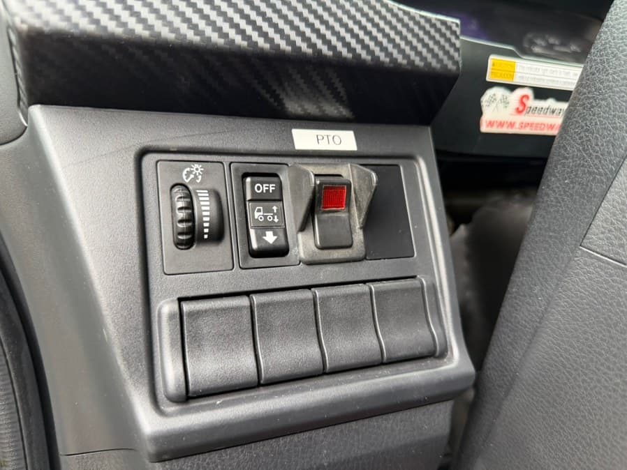 2023 HINO L6