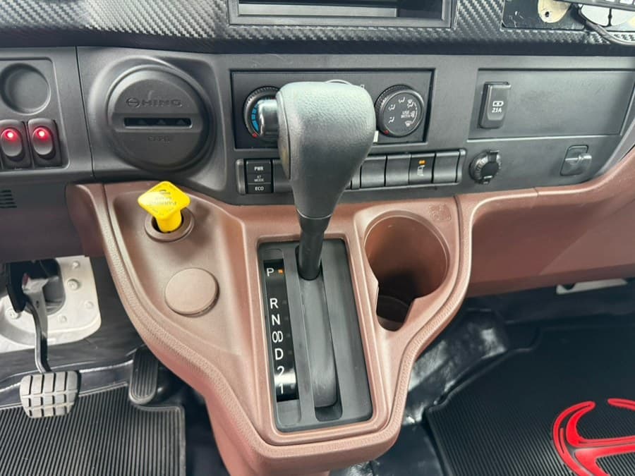2023 HINO L6