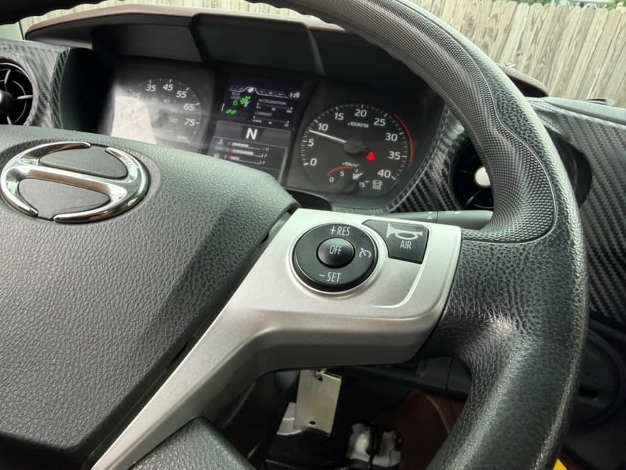 2023 HINO L6