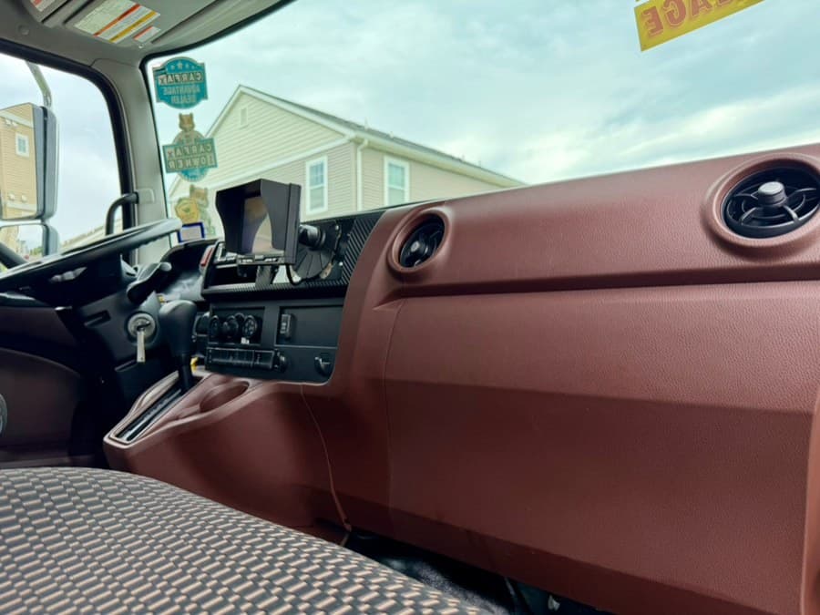 2023 HINO L6