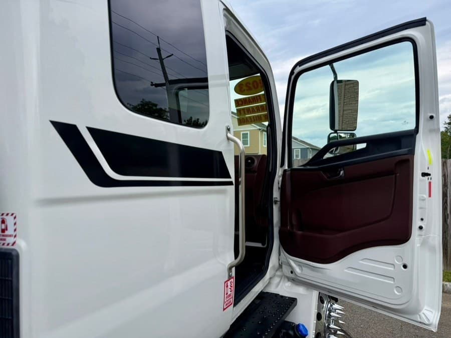 2023 HINO L6