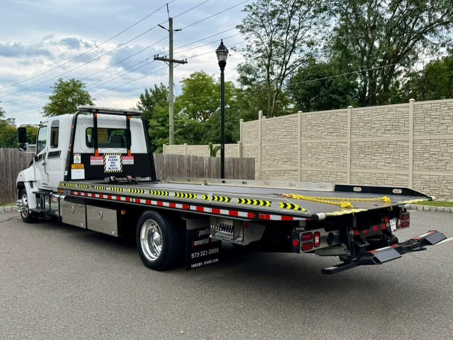 2023 HINO L6