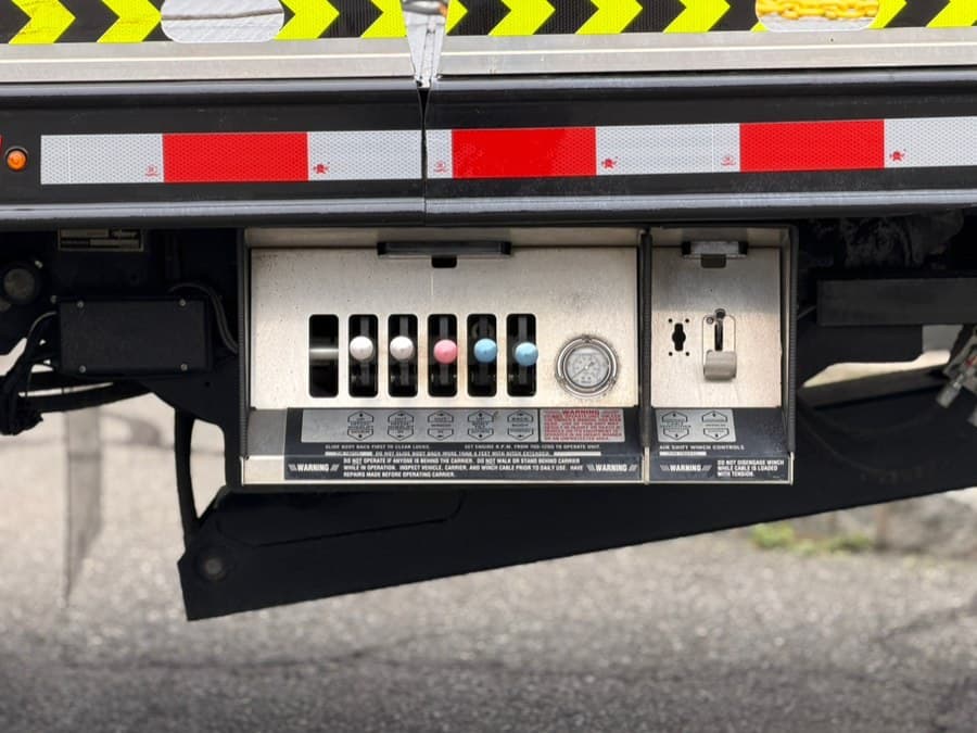 2023 HINO L6