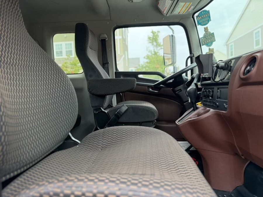 2023 HINO L6