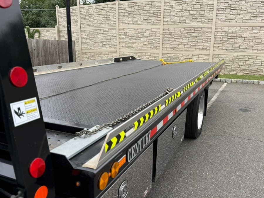 2023 HINO L6