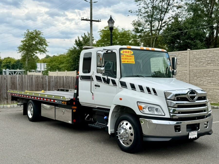 2023 HINO L6