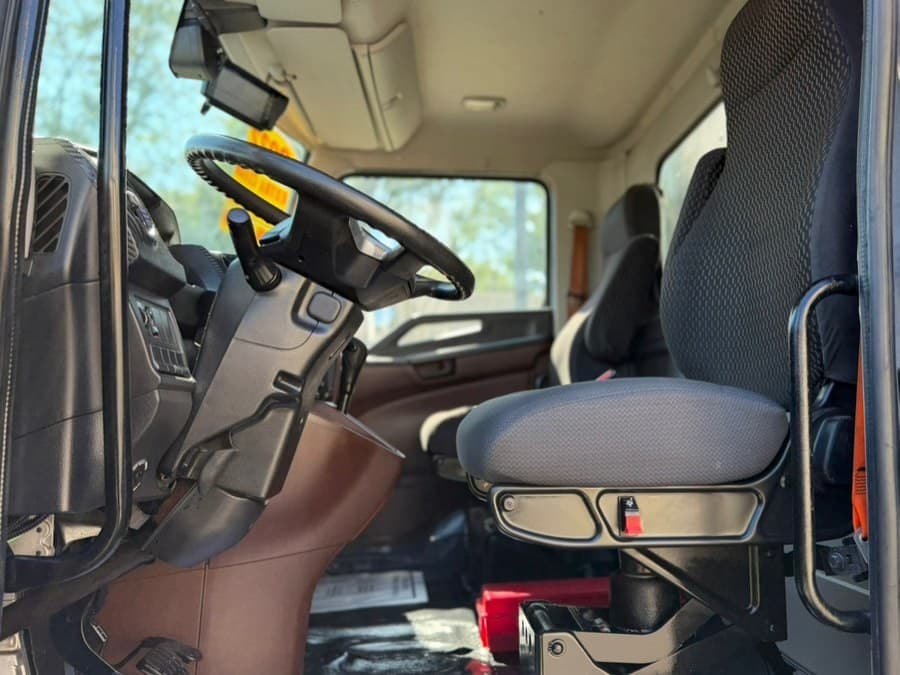 2022 HINO L6