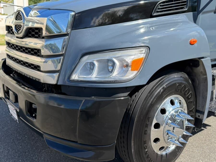 2022 HINO L6