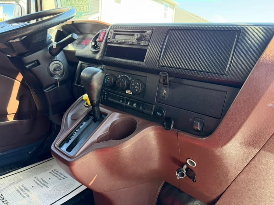 2022 HINO L6