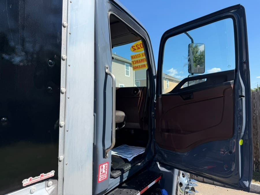 2022 HINO L6
