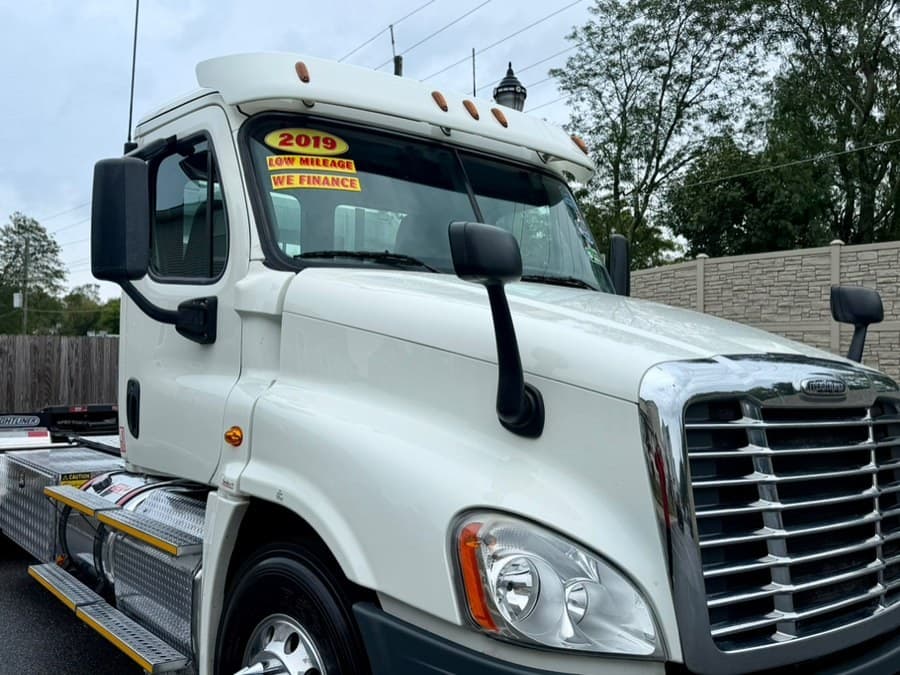 2019 Freightliner Cascadia 125 Extended frame