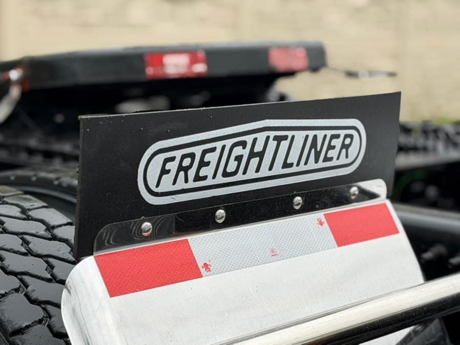 2019 Freightliner Cascadia 125 Extended frame