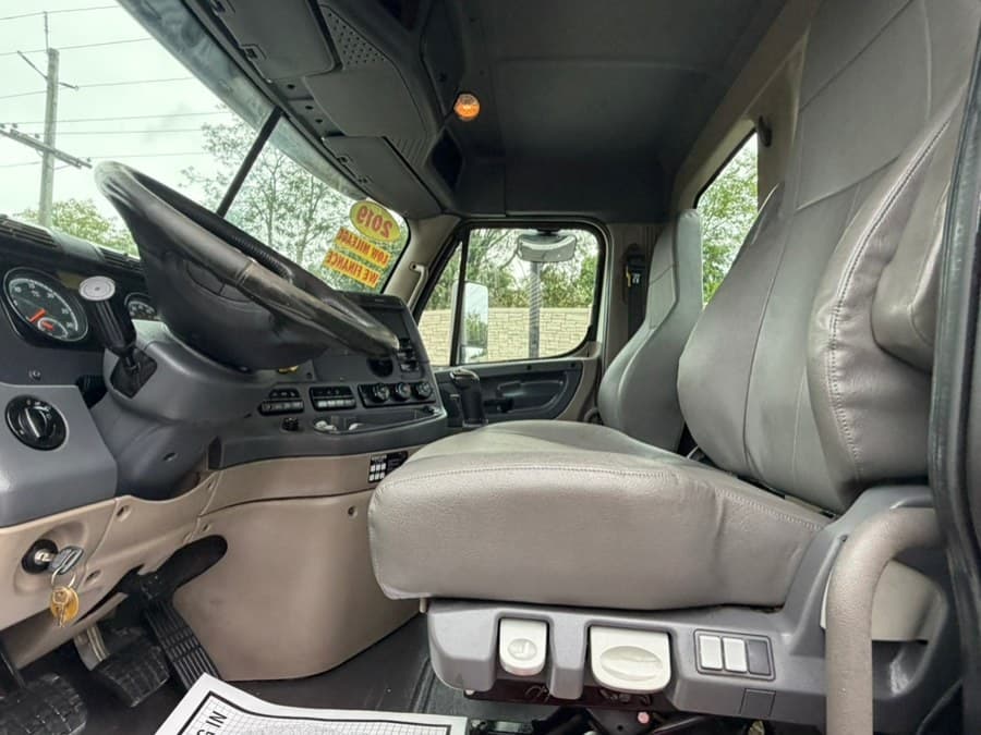 2019 Freightliner Cascadia 125 Extended frame