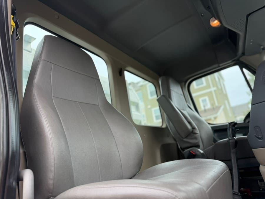 2019 Freightliner Cascadia 125 Extended frame