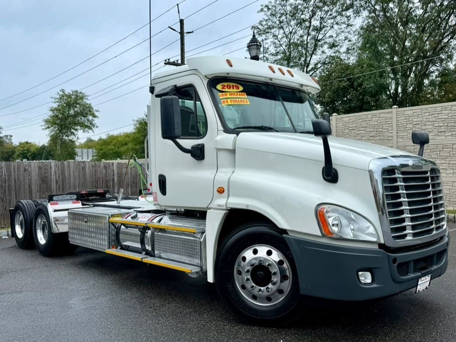 2019 Freightliner Cascadia 125 Extended frame