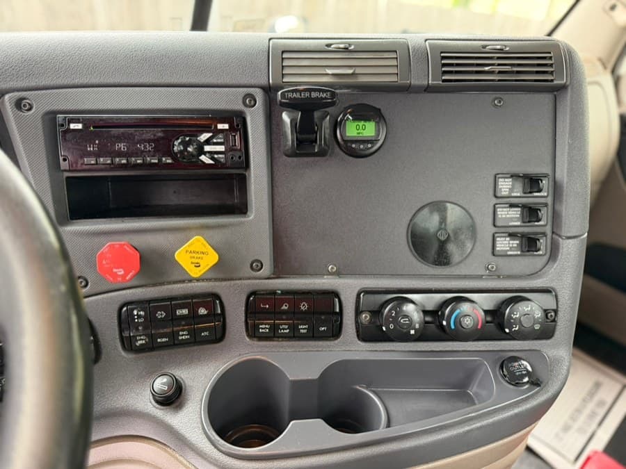 2019 Freightliner Cascadia 125 Extended frame
