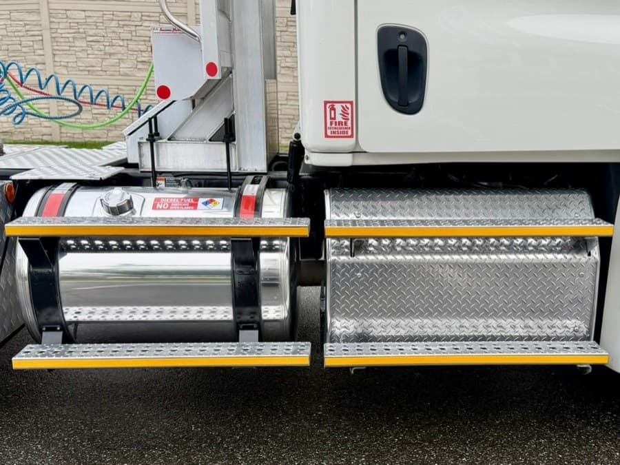 2019 Freightliner Cascadia 125 Extended frame
