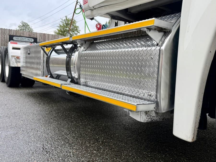 2019 Freightliner Cascadia 125 Extended frame