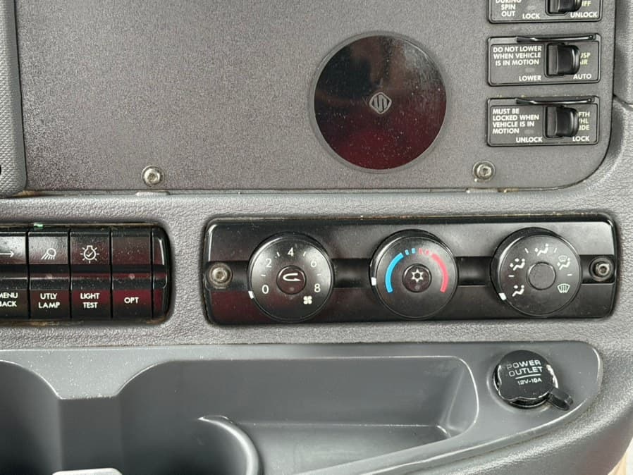 2019 Freightliner Cascadia 125 Extended frame