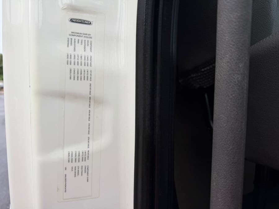 2019 Freightliner Cascadia 125 Extended frame