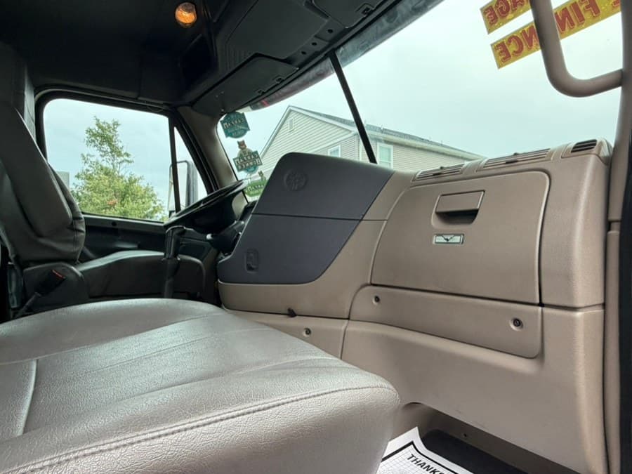 2019 Freightliner Cascadia 125 Extended frame