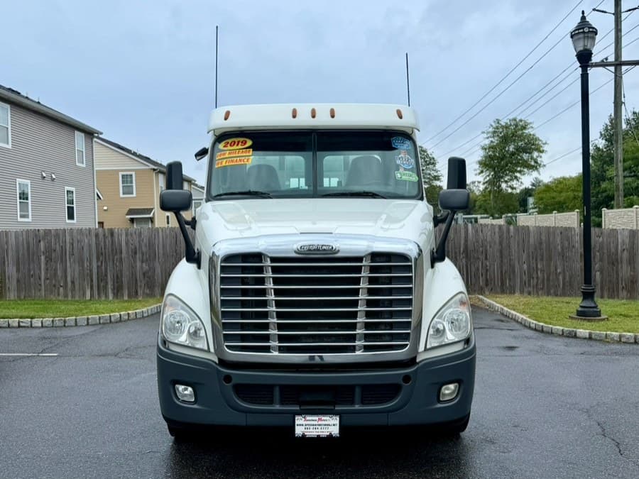 2019 Freightliner Cascadia 125 Extended frame