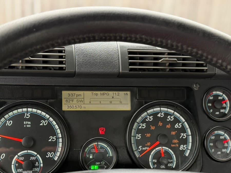 2019 Freightliner Cascadia 125 Extended frame