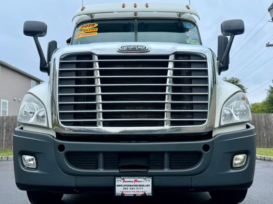 2019 Freightliner Cascadia 125 Extended frame