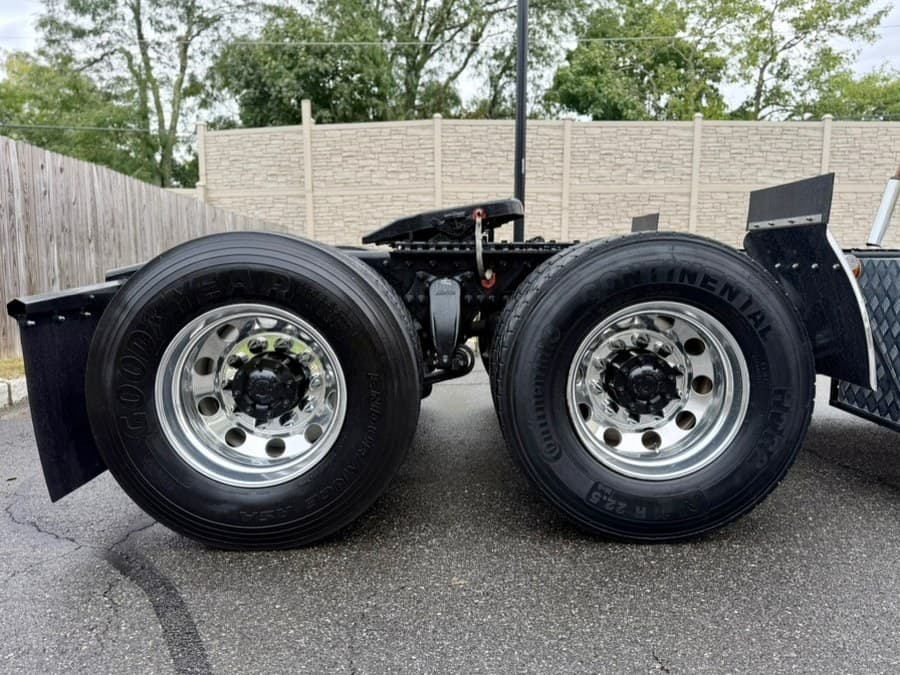 2019 Freightliner Cascadia 125 Extended frame