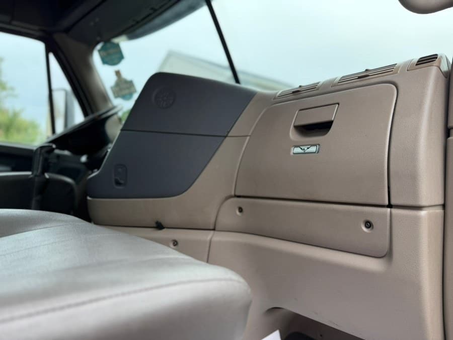 2019 Freightliner Cascadia 125 Extended frame
