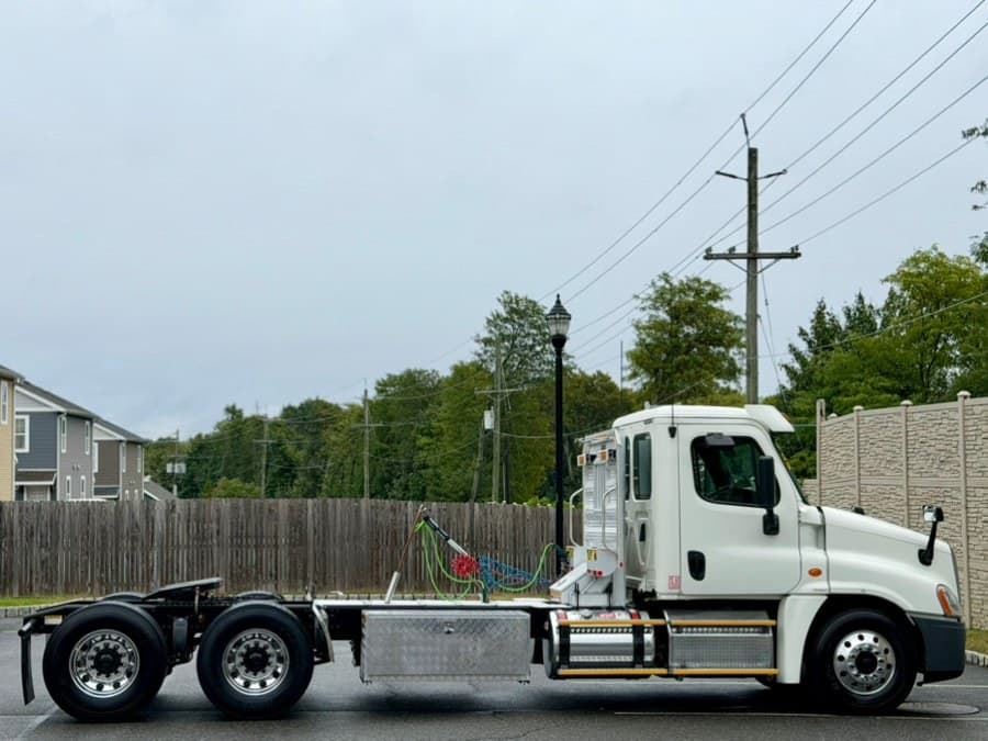 2019 Freightliner Cascadia 125 Extended frame
